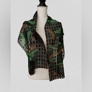 Vtg Lavaren Woman’s Green Polyester Scarf (14x57)